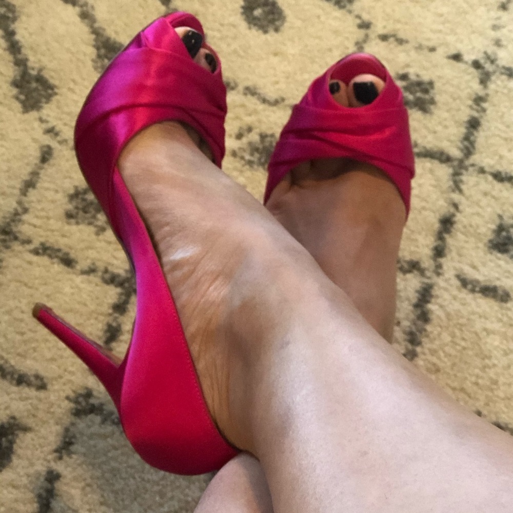 👠Christian Louboutin Peep Toe Pumps
